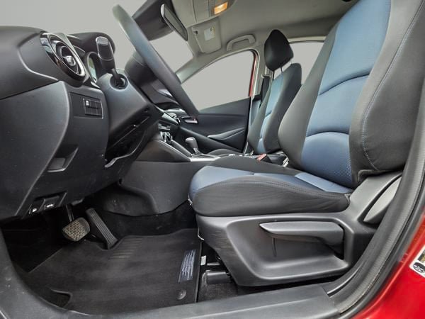 2020 Toyota Yaris Hatchback Base LE-10