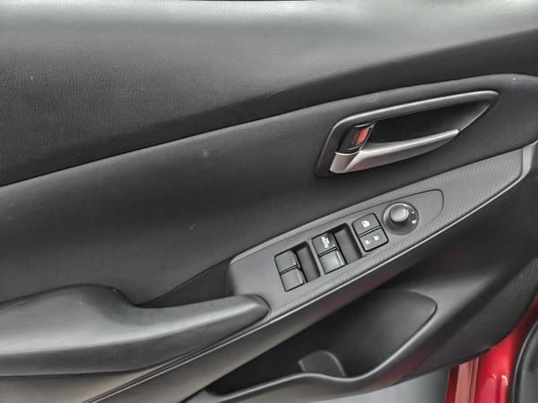 2020 Toyota Yaris Hatchback Base LE-9