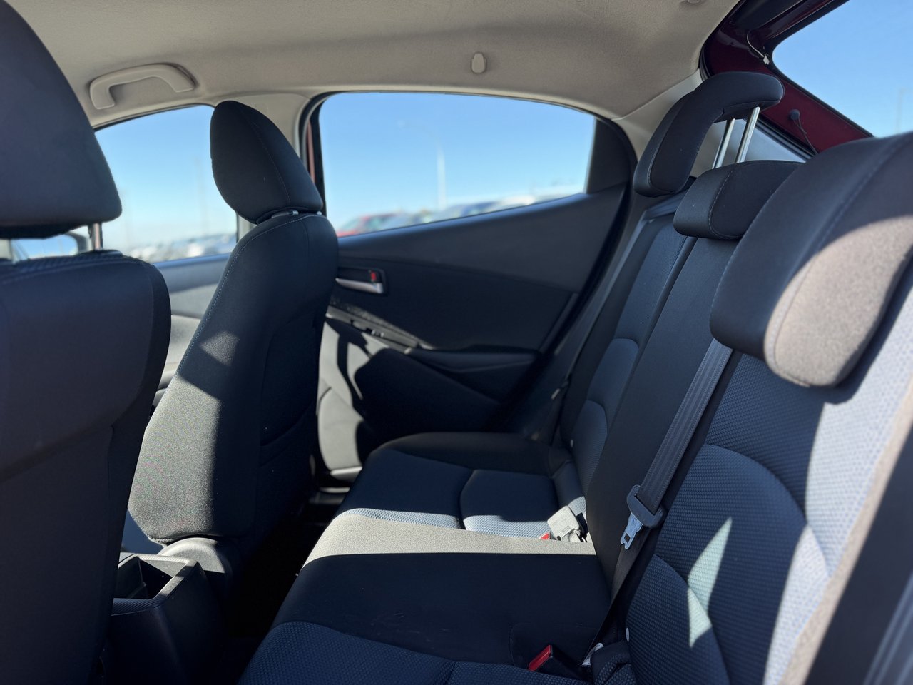 Toyota Yaris Hatchback Base 2020-7