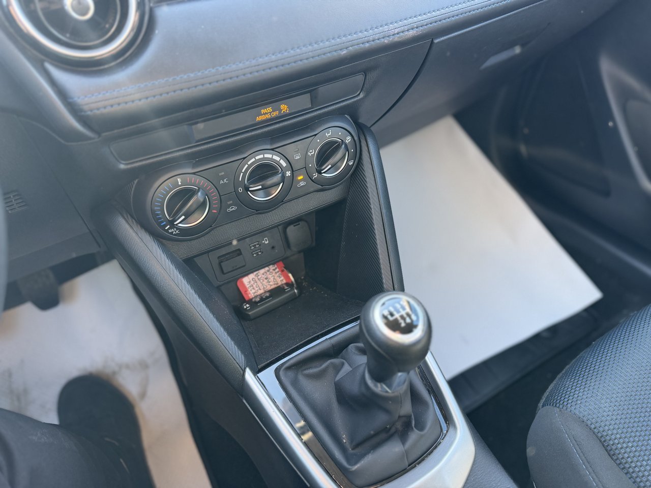 Toyota Yaris Hatchback Base 2020-10