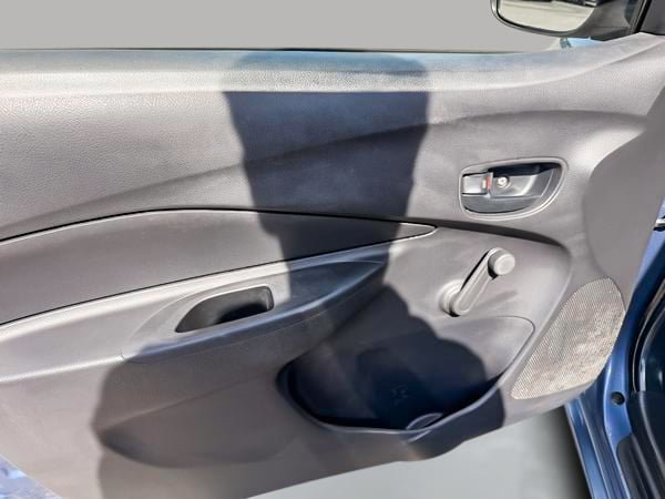 2012 Toyota Yaris BASE-9