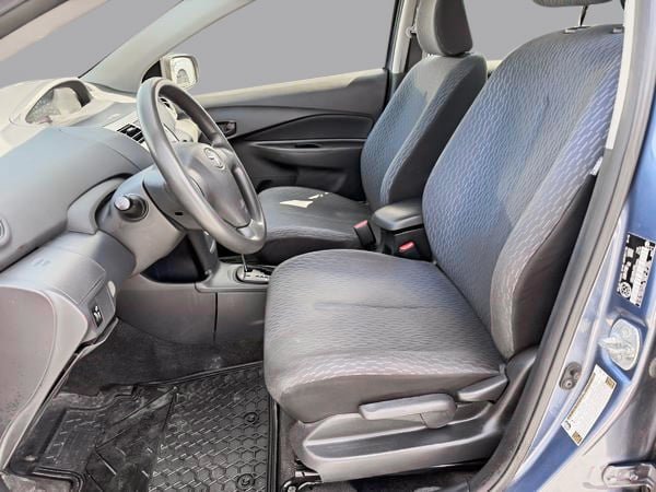 2012 Toyota Yaris BASE-10