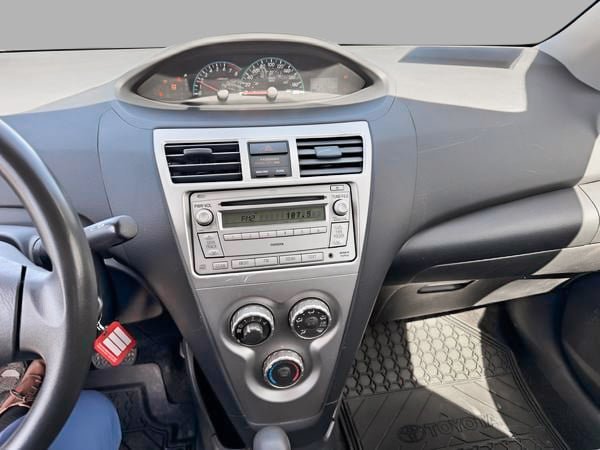 2012 Toyota Yaris BASE-15