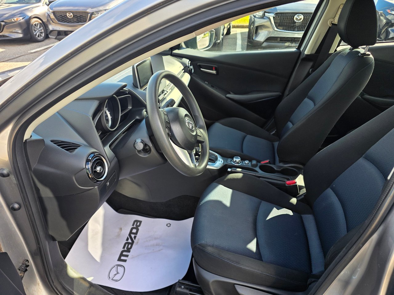 Toyota Yaris CE 2016-9