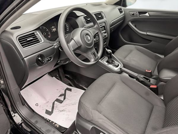 Volkswagen Berline Jetta BASE 2.0L 2013-10