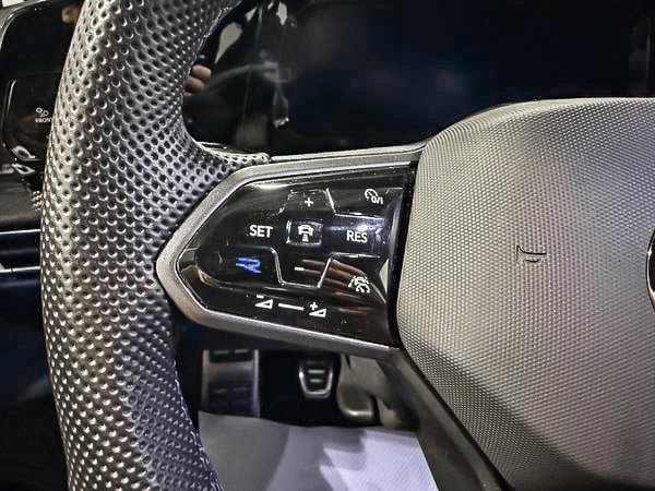 Volkswagen Golf R HATCHBACK 2024-15