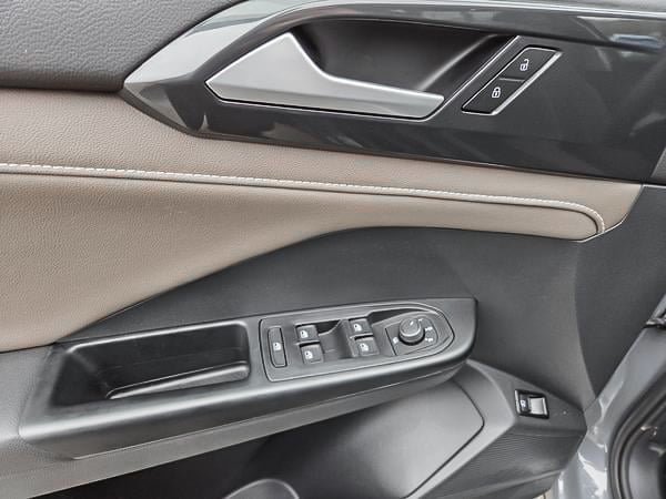 2023 Volkswagen Taos HIGHLINE-9