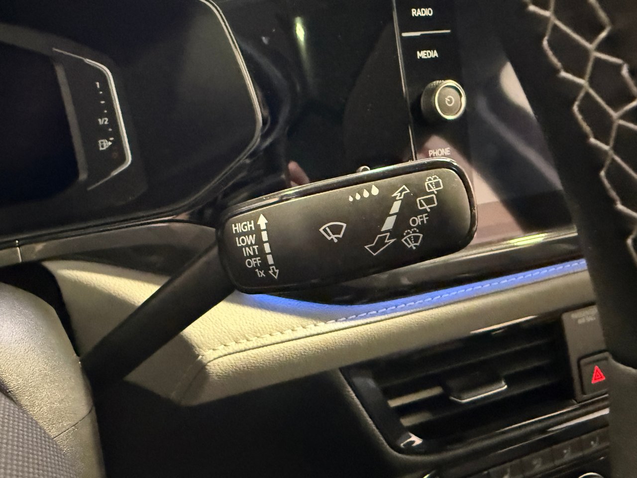 Volkswagen Taos HIGHLINE 2023-18
