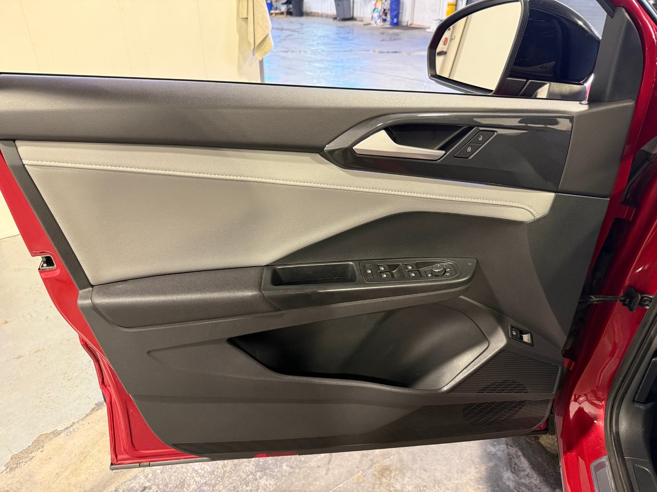 Volkswagen Taos HIGHLINE 2023-11
