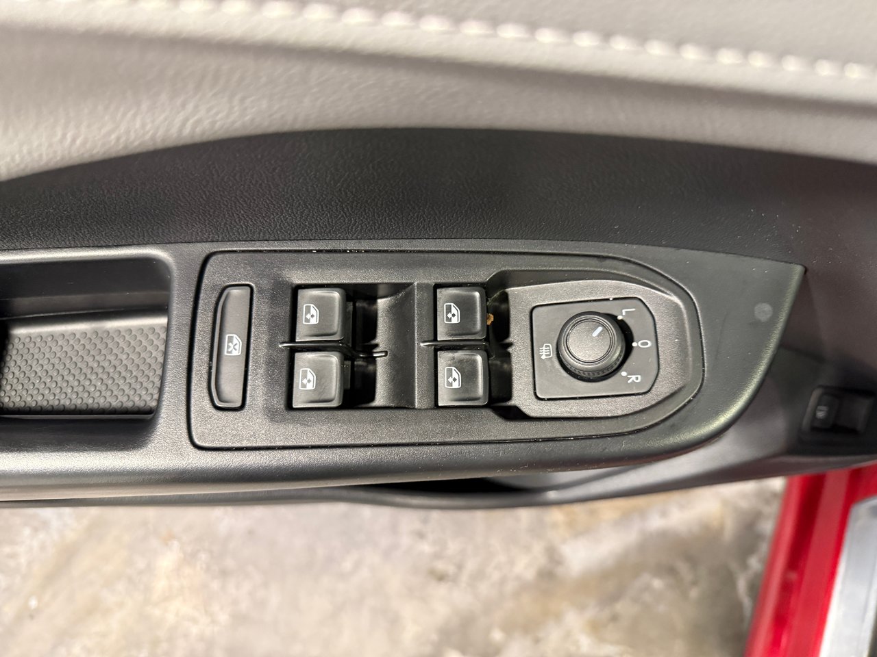 Volkswagen Taos HIGHLINE 2023-12