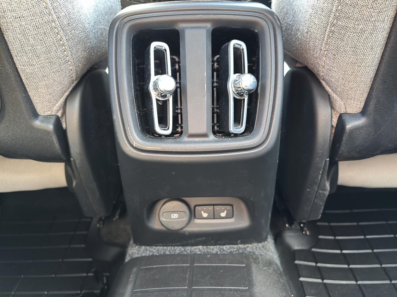 2025 Volvo EX40 ULTRA TWIN MOTOR-14