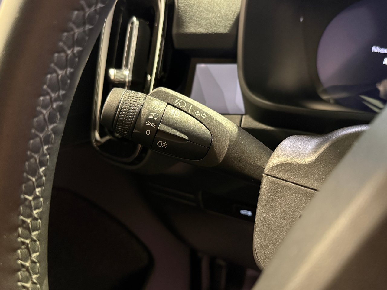 Volvo Recharge XC40 tout électrique TWIN PLUS 2023-17