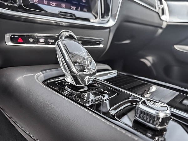 Volvo S60 Recharge T8 ULTIMATE AWD PLUG IN // SIEGES MASSANT 2024-12