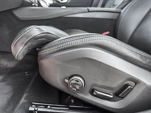Volvo S60 Recharge T8 ULTIMATE AWD PLUG IN // SIEGES MASSANT 2024-15
