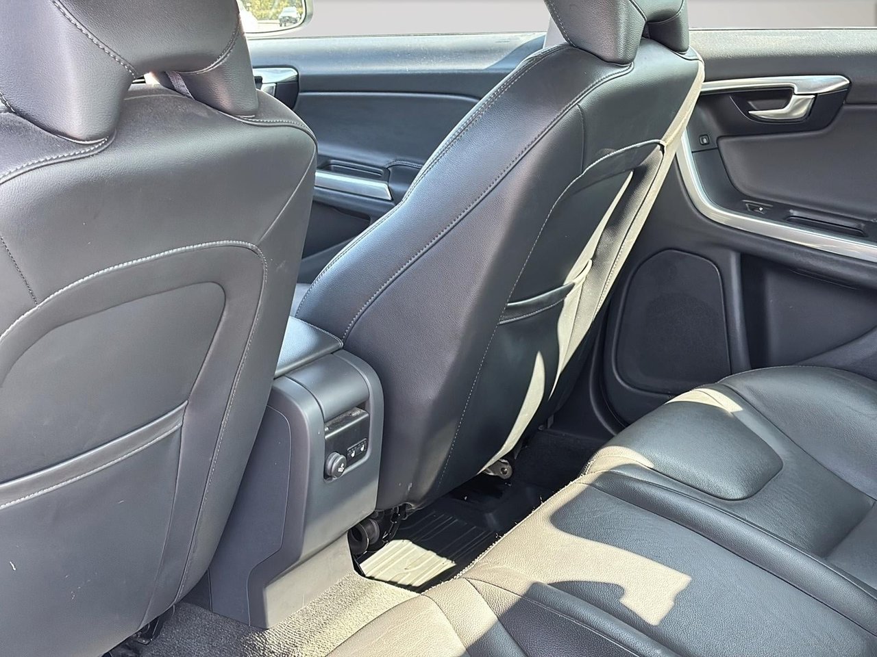 2015 Volvo S60 T5 PREMIER AWD // PLUS PACKAGE-12