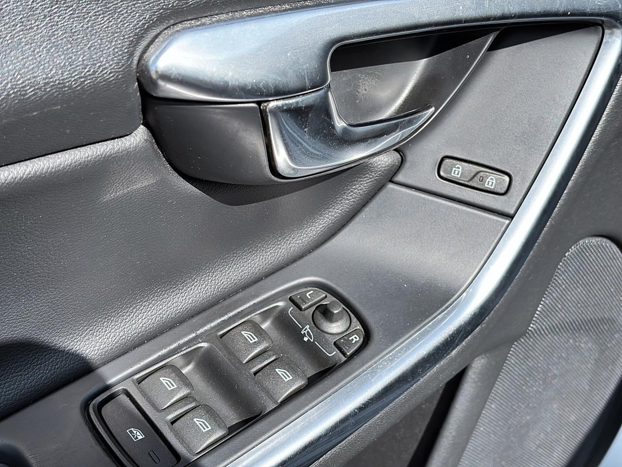 2015 Volvo S60 T5 PREMIER AWD // PLUS PACKAGE-11