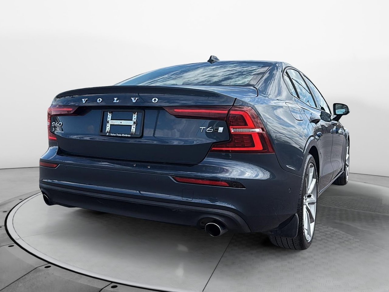 2019 Volvo S60 T6 MOMENTUM AWD // PLUS PACKAGE-6