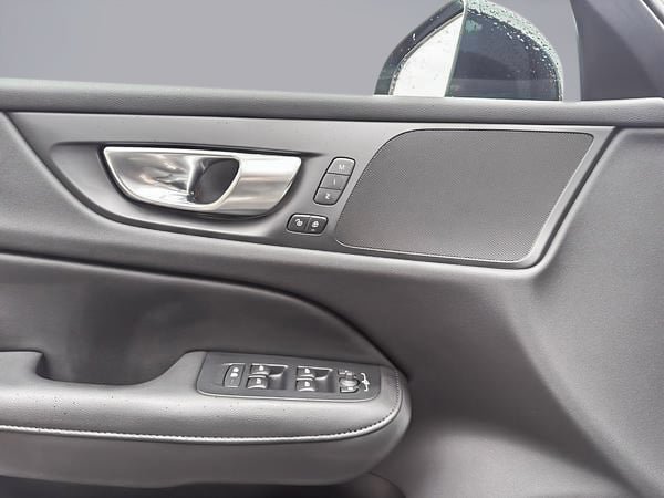 2024 Volvo S60 B5 PLUS AWD // DARK THEME-10