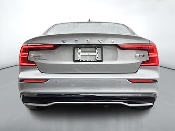 2024 Volvo S60 B5 PLUS AWD // DARK THEME-5