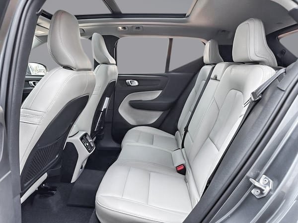2019 Volvo XC40 MOMENTUM AWD// PLUS PACKAGE-9