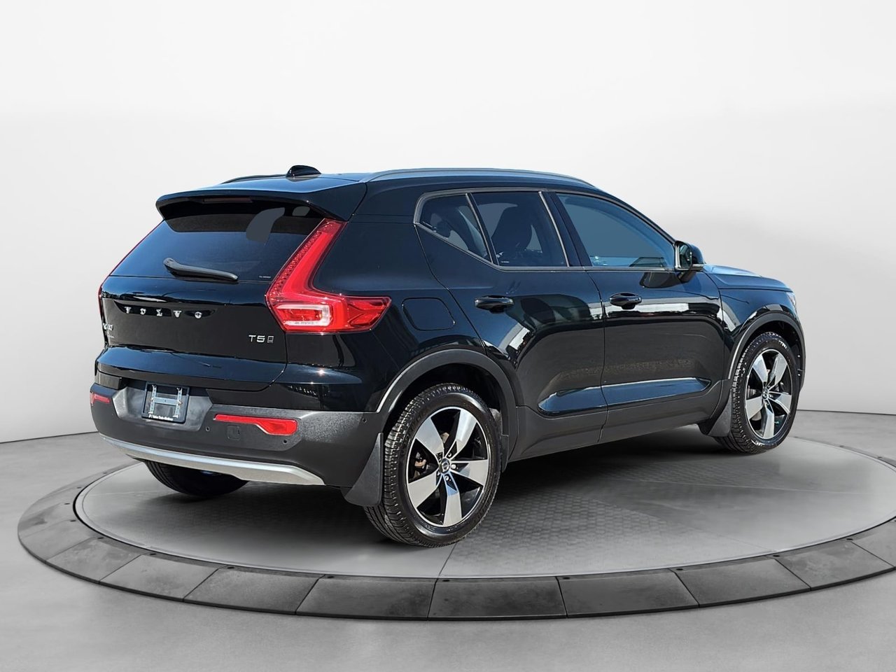 2019 Volvo XC40 MOMENTUM AWD-4
