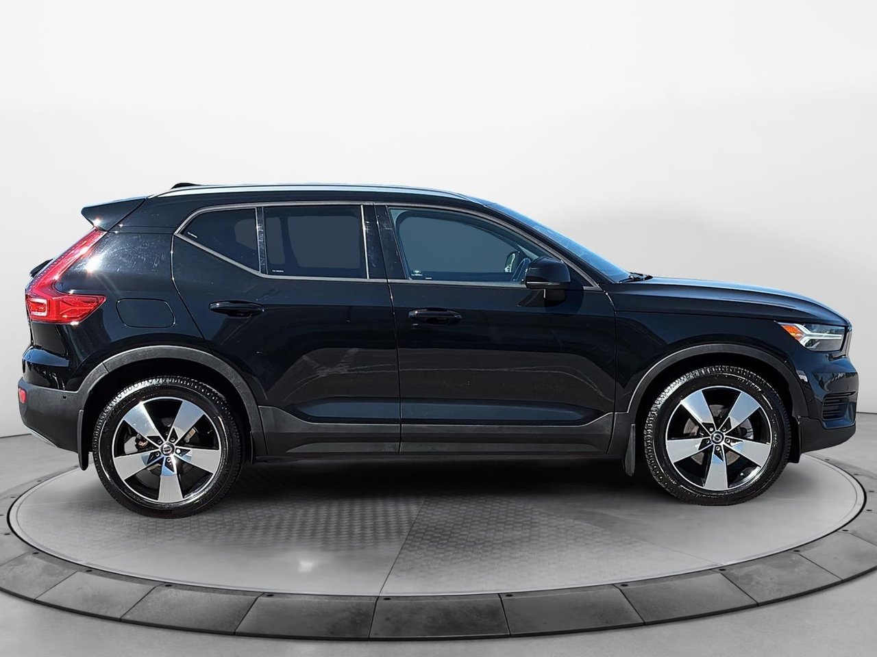 2019 Volvo XC40 MOMENTUM AWD-5