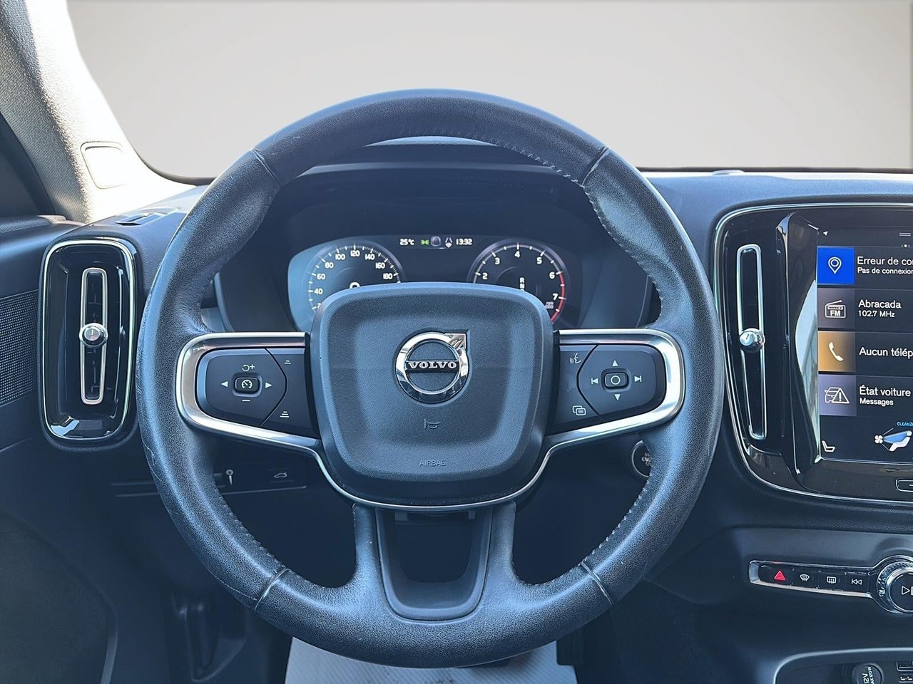 2019 Volvo XC40 MOMENTUM AWD-12