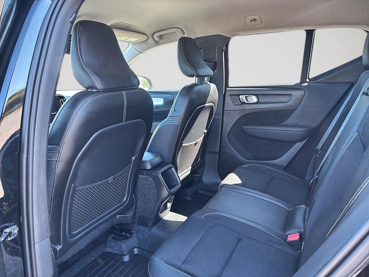 2019 Volvo XC40 MOMENTUM AWD-10