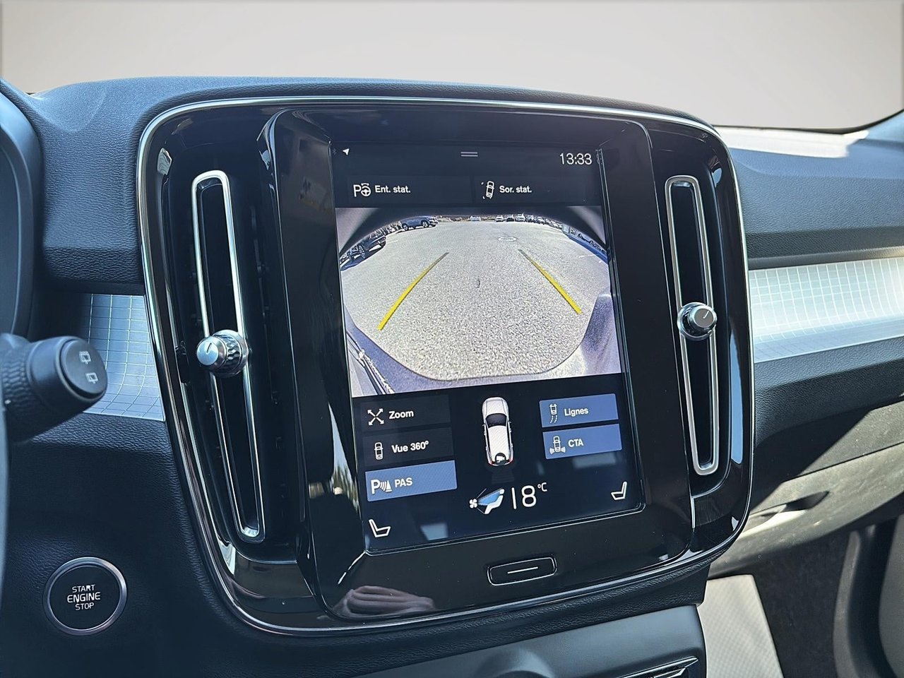 2019 Volvo XC40 MOMENTUM AWD-14