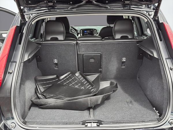 2020 Volvo XC40 T4 MOMENTUM AWD // PLUS PACKAGE-16