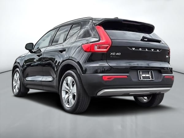 2020 Volvo XC40 T4 MOMENTUM AWD // PLUS PACKAGE-6