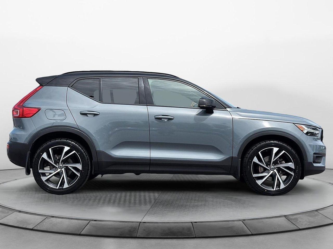 2022 Volvo XC40 T5 R-DESIGN AWD // POLESTAR-2