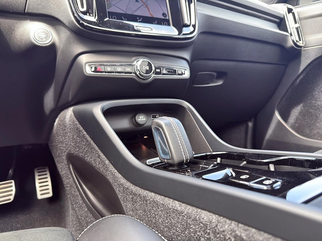 2022 Volvo XC40 T5 R-DESIGN AWD // POLESTAR-15