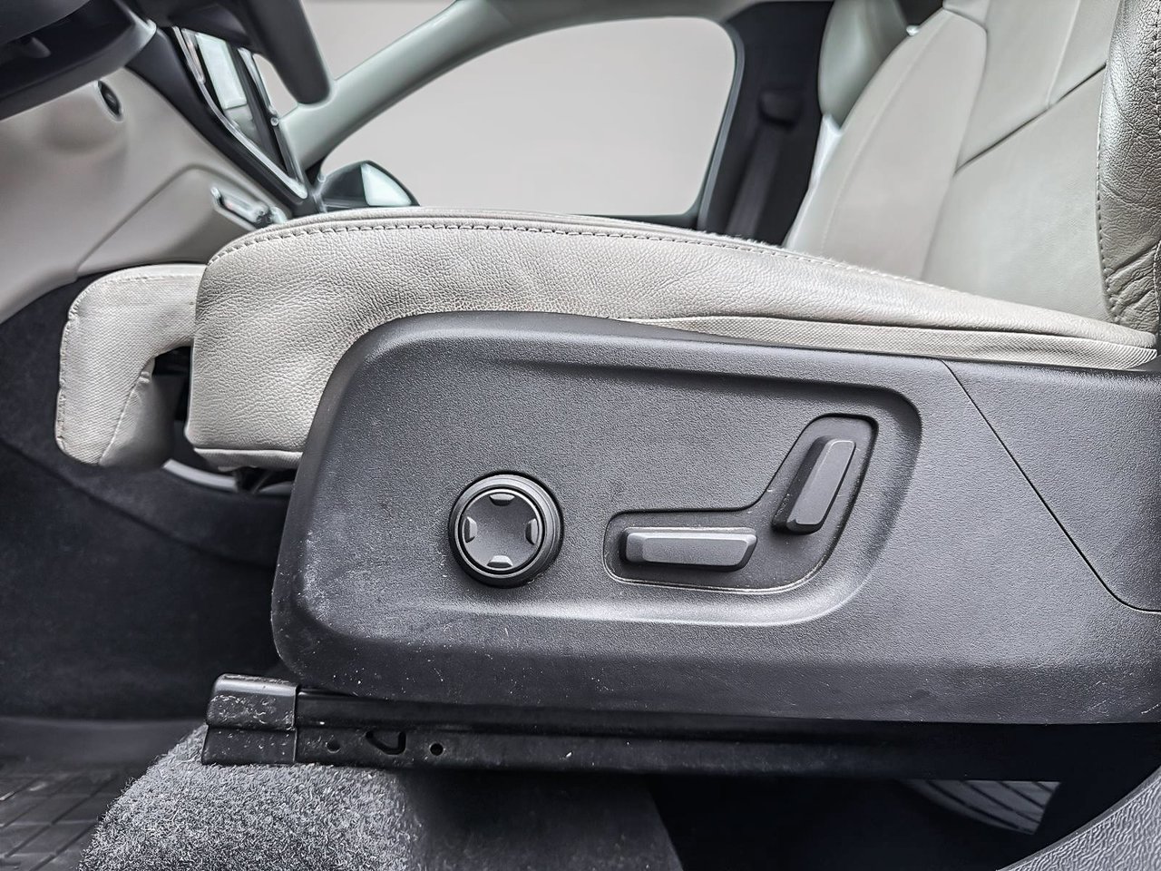 Volvo XC40 B5 PLUS AWD 2023-14