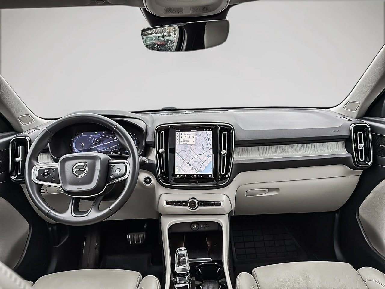 Volvo XC40 B5 PLUS AWD 2023-10
