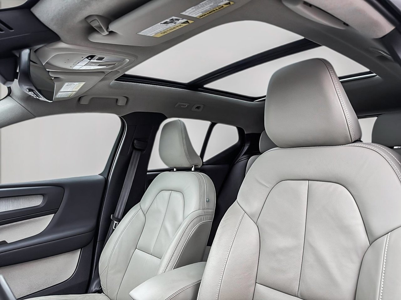 Volvo XC40 B5 PLUS AWD 2023-8