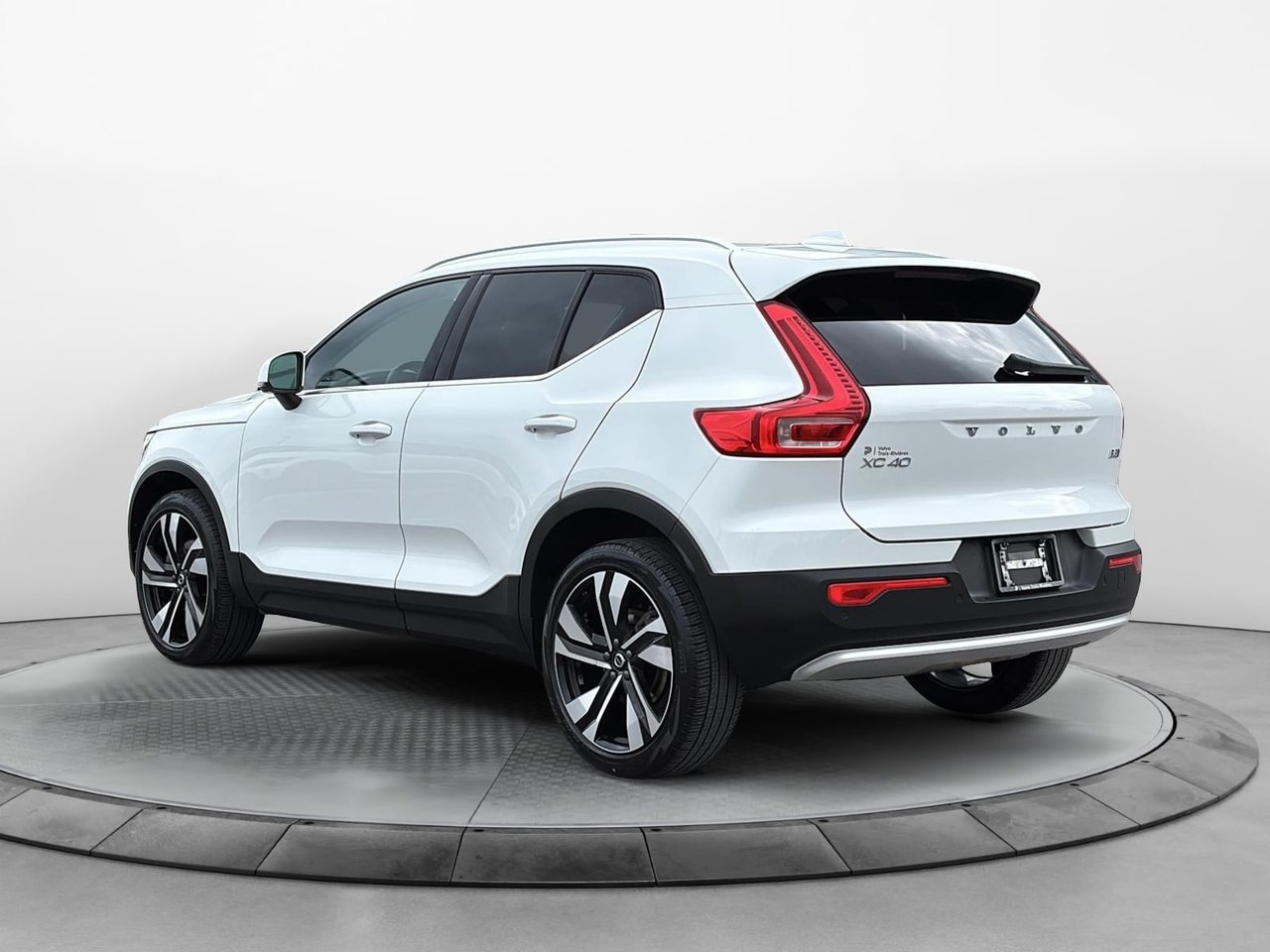 Volvo XC40 B5 PLUS AWD 2023-3
