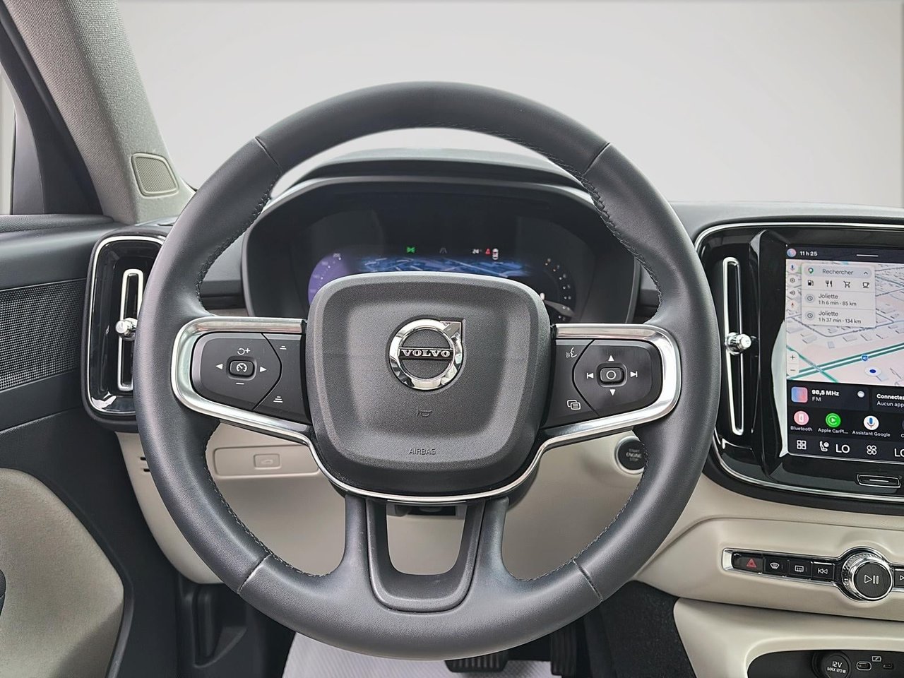 Volvo XC40 B5 PLUS AWD 2023-10