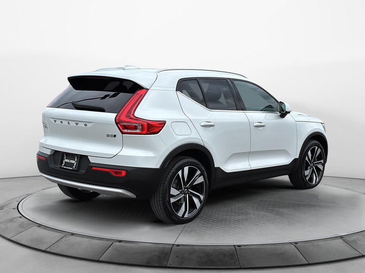 Volvo XC40 B5 PLUS AWD 2023-5