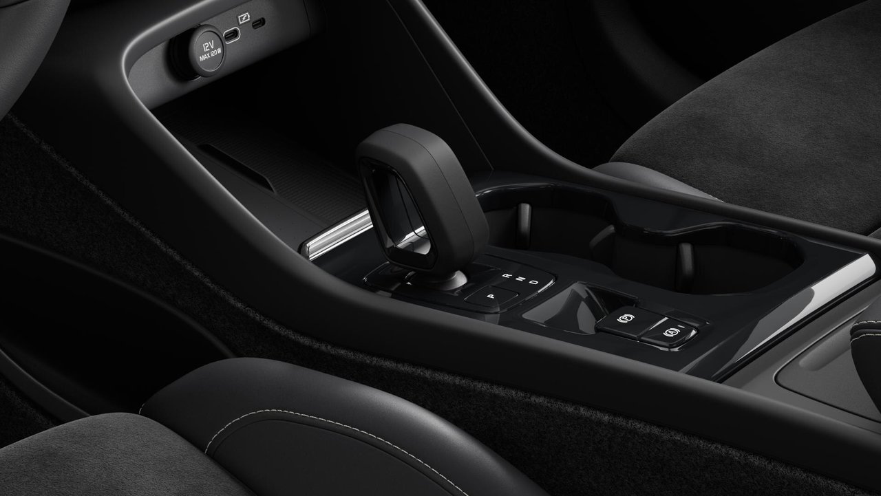 2024 Volvo XC40 Ultimate Dark Theme-8