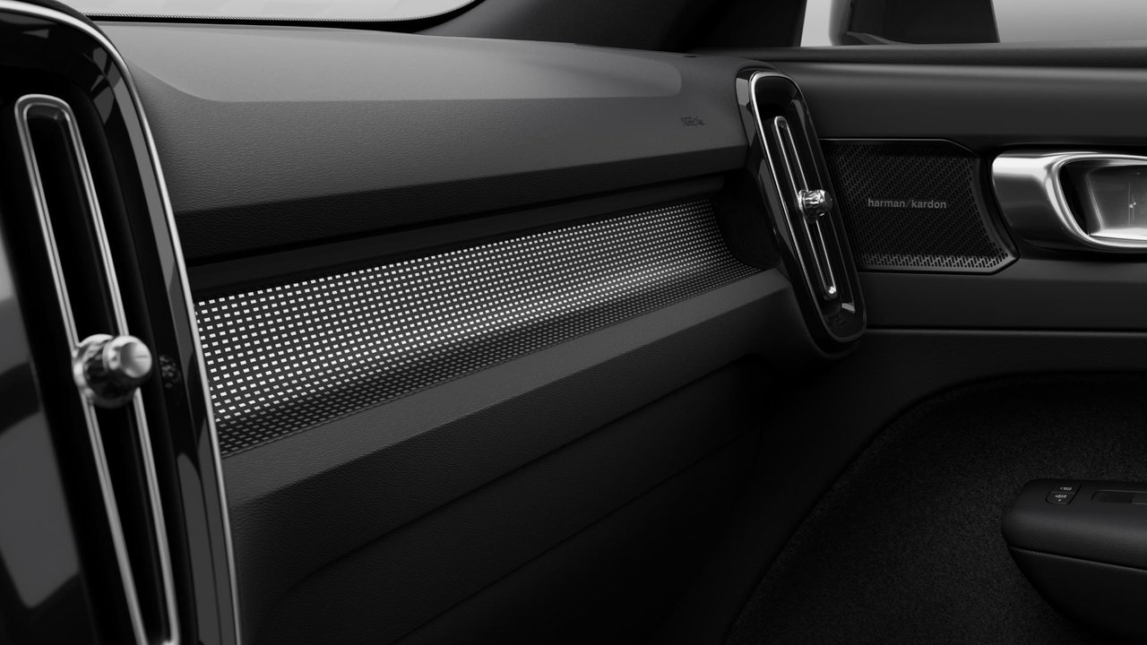 2024 Volvo XC40 Ultimate Dark Theme-6