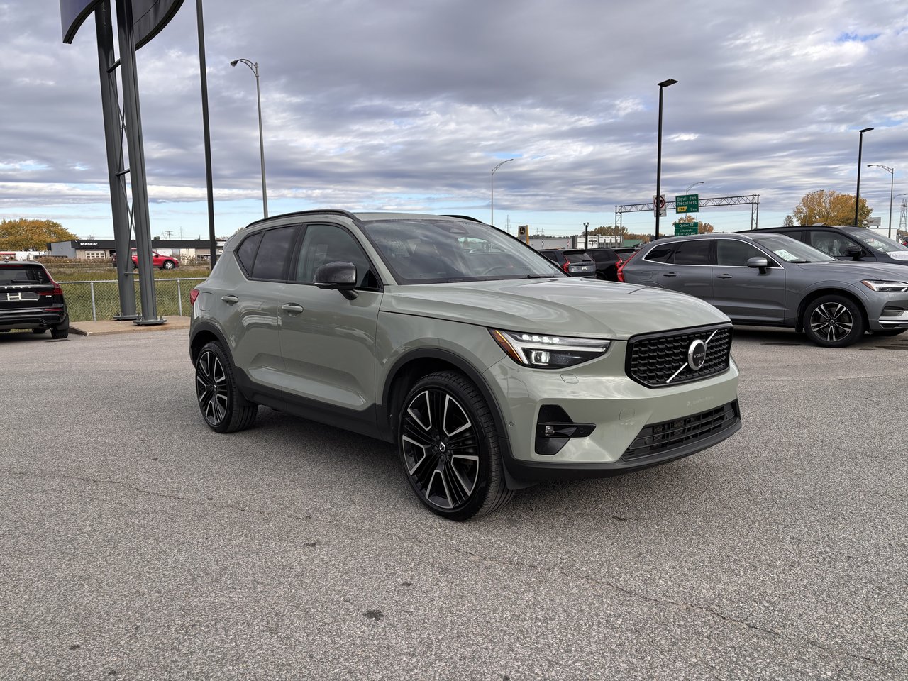 Volvo XC40 B5 ULTIMATE AWD DARK THEME 2024-0