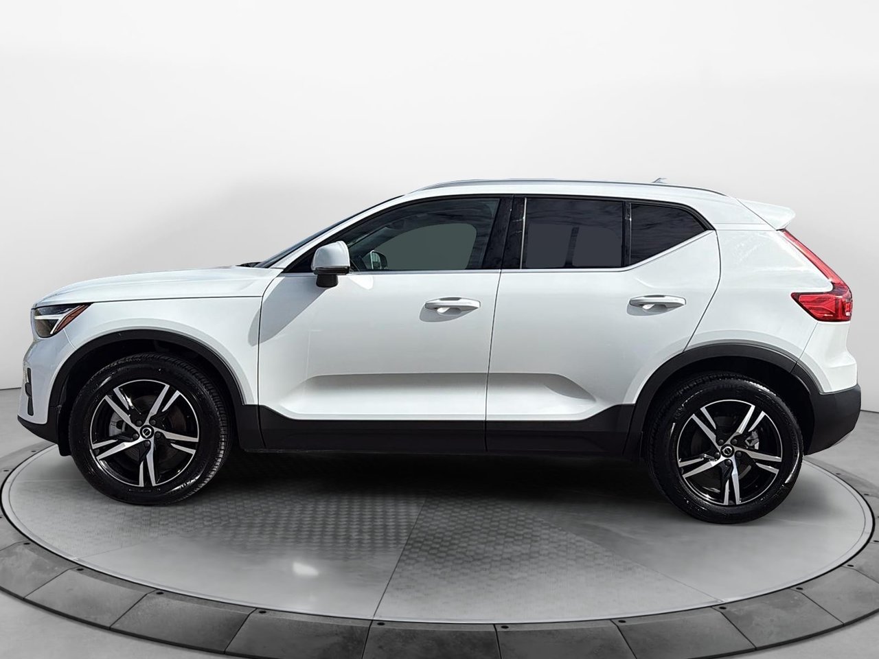 2025 Volvo XC40 B5 CORE AWD-7