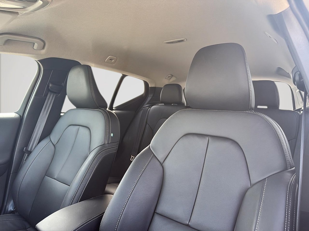 2025 Volvo XC40 B5 CORE AWD-9