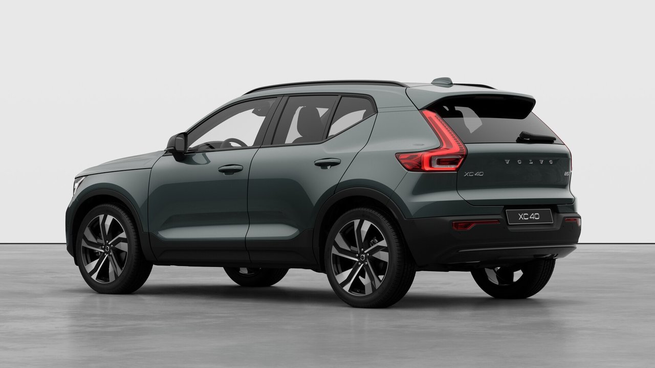 2026 Volvo XC40 Plus Dark Theme-1