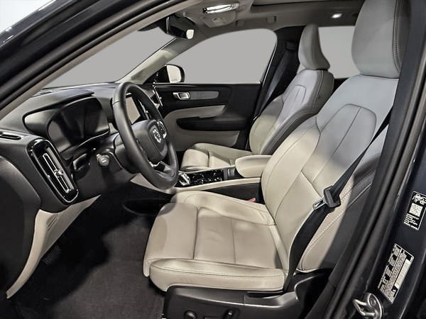 2026 Volvo XC40 B5 PLUS DARK THEME-13