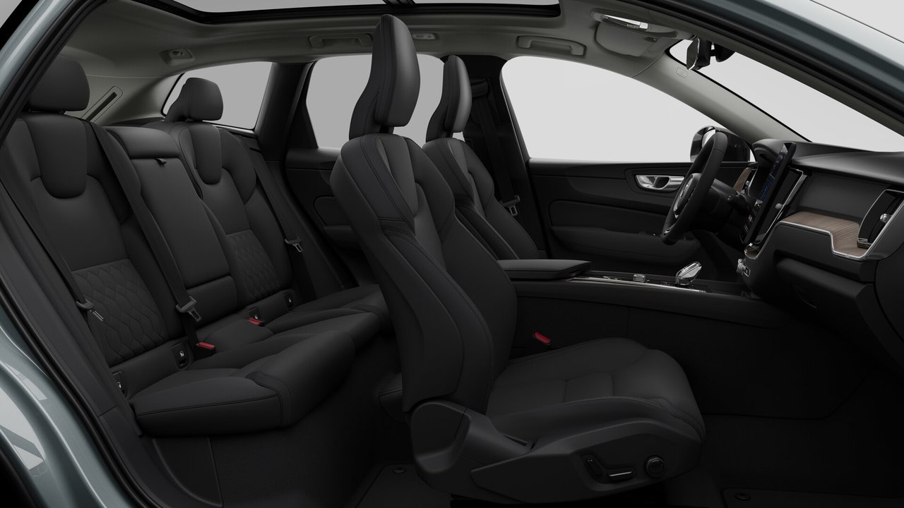 2026 Volvo XC60 Plug-In Hybrid Plus Dark Theme-12