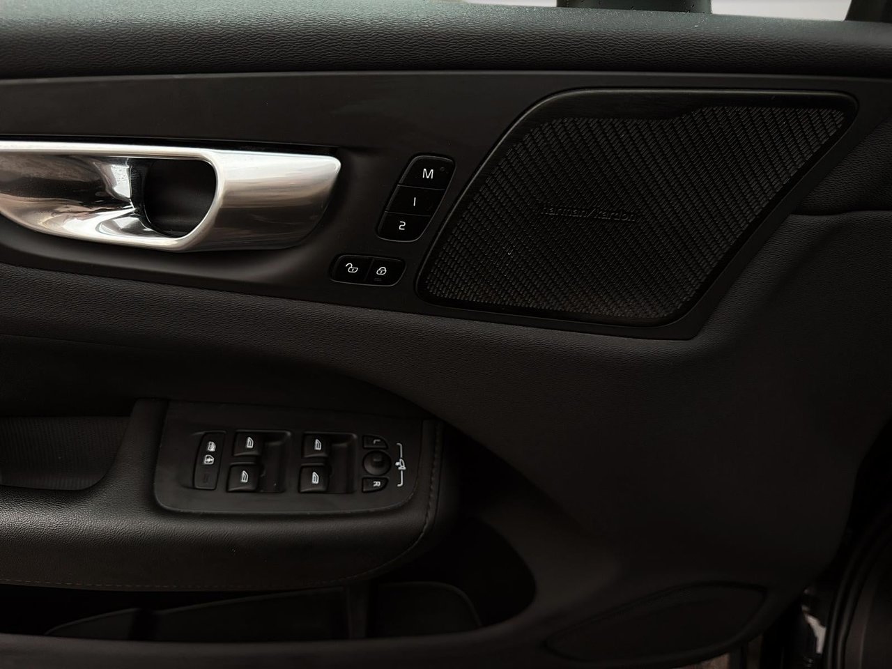 2023 Volvo XC60 Recharge T8 PLUS AWD PHEV // POLESTAR OPTIMISATION-13
