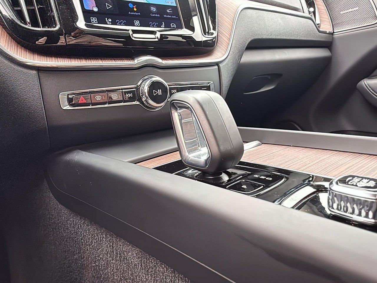 2023 Volvo XC60 Recharge T8 PLUS AWD PHEV // POLESTAR OPTIMISATION-16