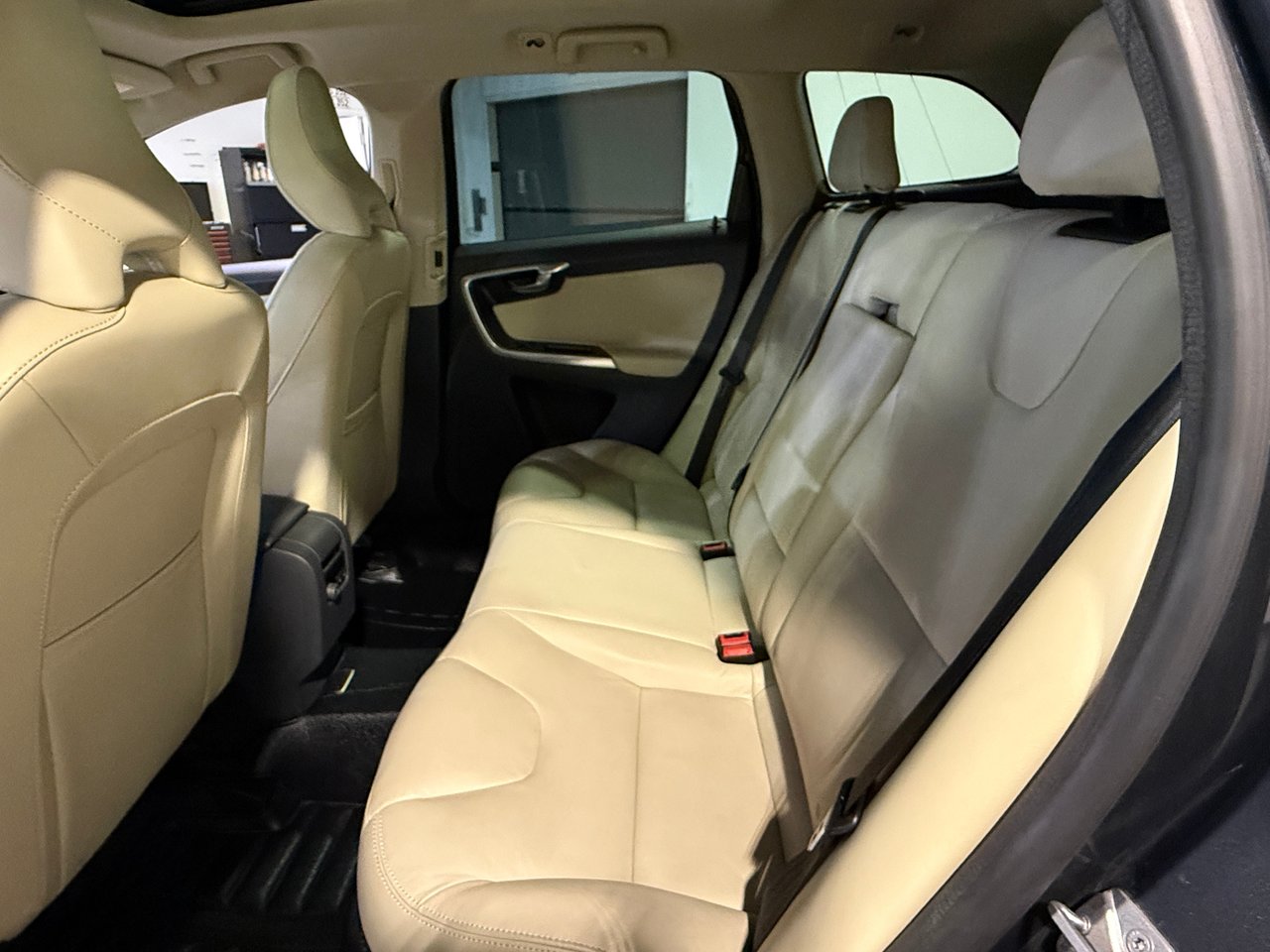2017 Volvo XC60 T5 SPECIAL EDITION AWD-24